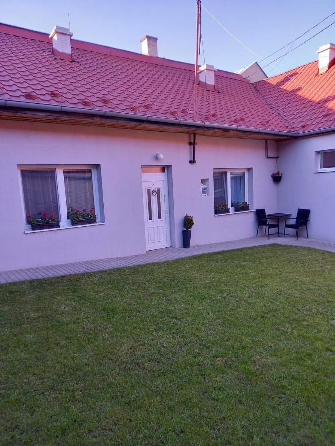Villa Monica Kralovsky Chlmec Buitenkant foto